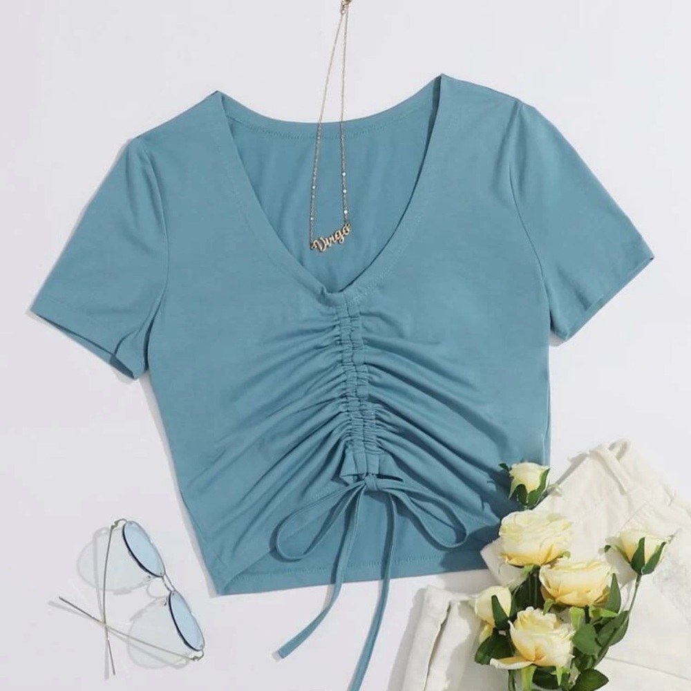 Cropped blue shirt